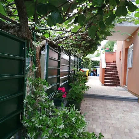Maris Apartment